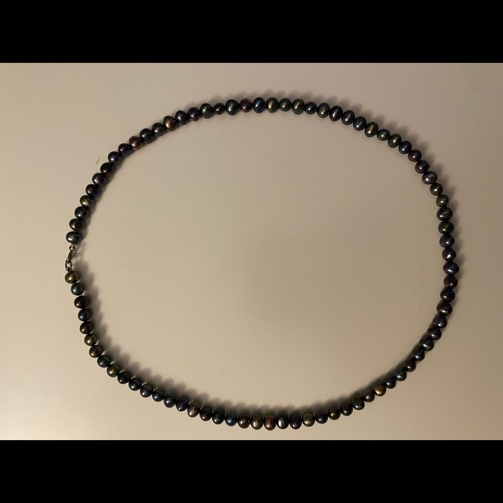Multicolor black pearl necklace